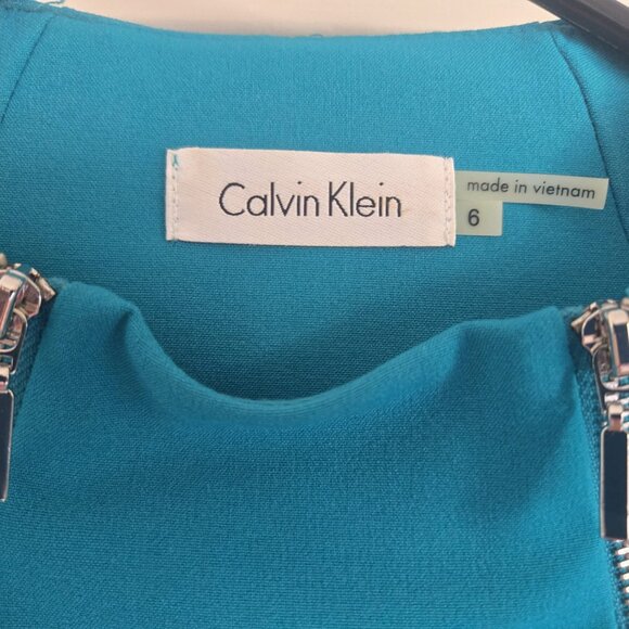 Calvin Klein Classic sleeveless dress follows the body's natural shape Size 6 - Picture 3 of 6